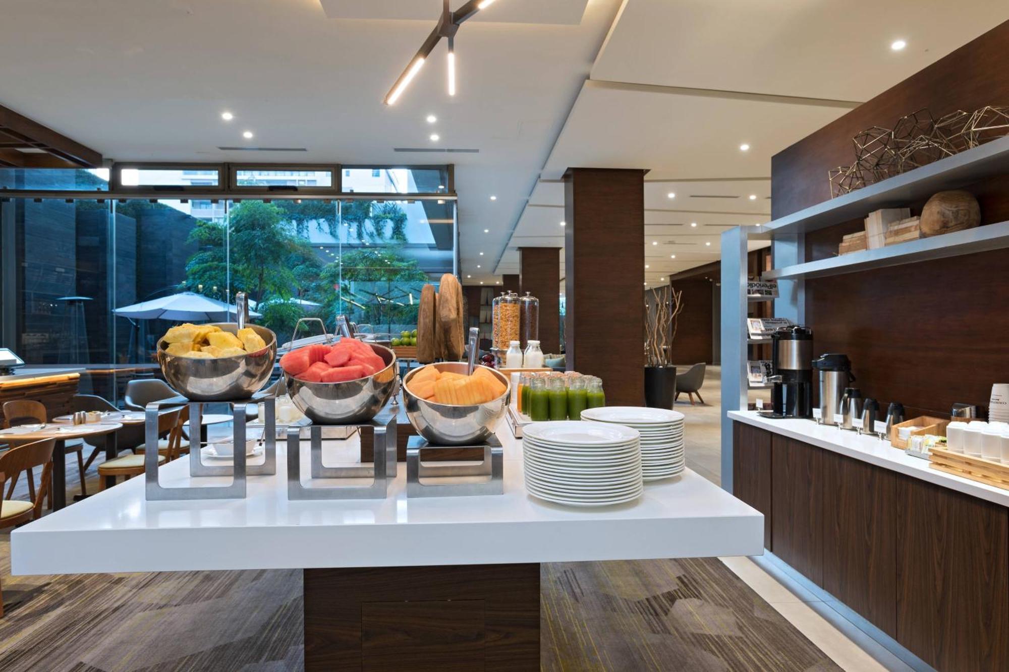 Courtyard By Marriott Guatemala-Stadt Exterior foto